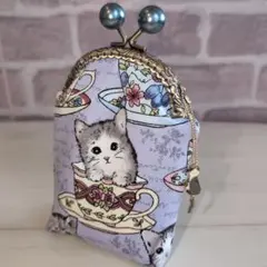 ハンドメイドがま口ポーチ　コスメ小物入れ　ネコチャーム付き