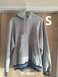 GUグレーのフード付きパーカー　S