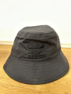 アディダスオリジナルス　バケットハット［サイズ54cm〜57cm］HL9321