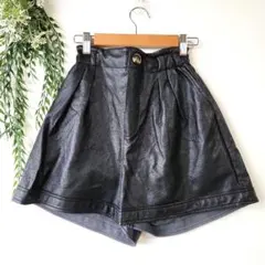 グレイル【Ｓ】フェイク レザー ショート パンツ ブラック やわらか