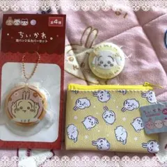 ちいかわ　うさぎ　刺繍缶バッジ　セリア　缶バッジ　コインケースのサムネイル