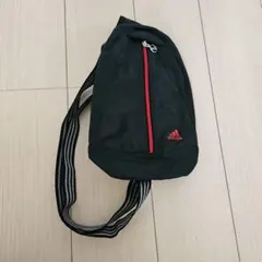 adidas ボディバッグ ブラック レッド