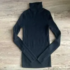 タートルネック リブニット 黒 無地 シンプルユニクロエクストラファインメリノ