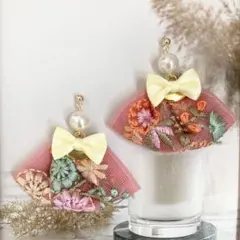 インド刺繍リボンのスタッドピアス 1粒パール調ビーズとリボン付き 匿名配送