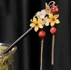 ★ 華やか かんざし 木製 赤 ★ 　髪飾り花　花盛り　赤　鞠　新品