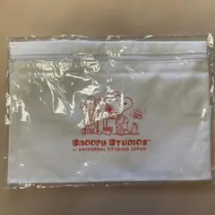 Snoopy Studios ファスナー付きフラットポーチ　ニッセイUSJ