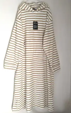 新品大きいサイズTokyoBiyoriオフ白ボーダーフリースフード付ワンピース