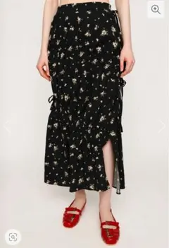 SLY SUCKER SHIRRING スカート シャーリング　ブラック　花柄のサムネイル