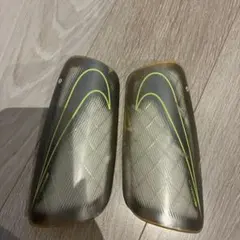 サッカー脛当てのサムネイル