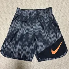 ☆NIKEハーフパンツ　130〜140㎝☆