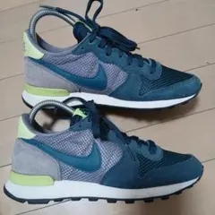 Nike ダークグリーン スニーカー