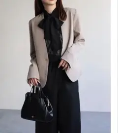 ノーカラージャケット ベージュ 1ボタンのサムネイル