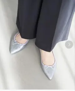 TEMPERATE シルバー ポインテッドトゥ フラットシューズのサムネイル