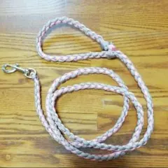 パラコードのリード ハンドメイド　ライトグレーと ピンク4つ組