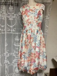 新品　　ウンガロ　　ワンピース　86,000円のサムネイル