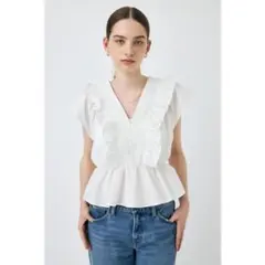 [新品未使用タグ付き] MOUSSY SHOULDER FRILLS トップス MOUSSY（マウジー）の「SHOULDER FRILLS トップス（シャツ/ブラウス