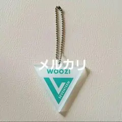 SEVENTEEN　セブチ　ウジ　アクリルチャーム