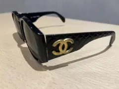 CHANEL ブラック サングラス キルティングデザインのサムネイル