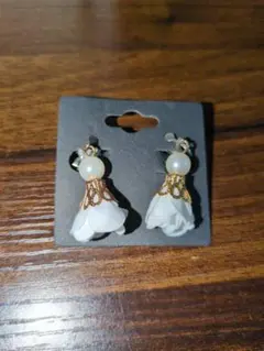 ハンドメイド イヤリング ホワイト フラワー