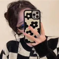 iPhone15Pro ブラック ホワイト 花柄 iPhoneケース