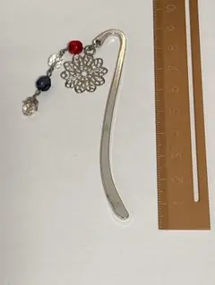 ブックマーク しおり 花モチーフ ビーズ付き