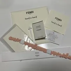 CHANELノベルティヘアアクセサリー　フェンディハンドインハンド展ポストカード