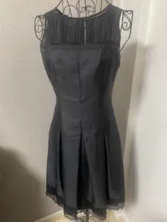 ブラック Aラインドレス レース付き