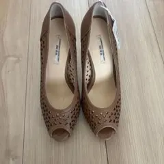 SEVEN TWELVE THIRTYパンプスのサムネイル
