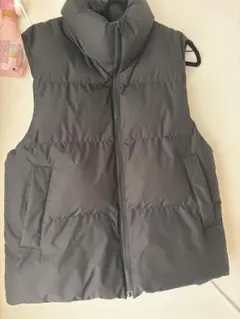 UNIQLO黒 ダウンベスト