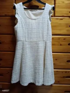 2月20日限定価格 クロスプラス ラメ入りベージュ ノースリーブ ワンピース M