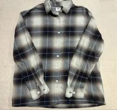 Levi's 長袖 チェックシャツ ベージュ系のサムネイル