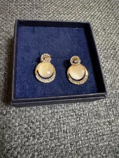 ゴールドトーンのピアス2点セット