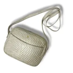 Bally ショルダーバッグ　アイボリー　キルティング　斜めがけ　レザー