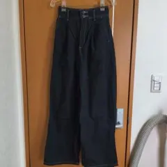 gu ブラック ストレートパンツ