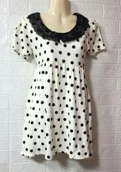 水玉模様のレース襟ミニワンピース