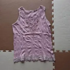 薄紫の刺繍ノースリーブタンクトップ