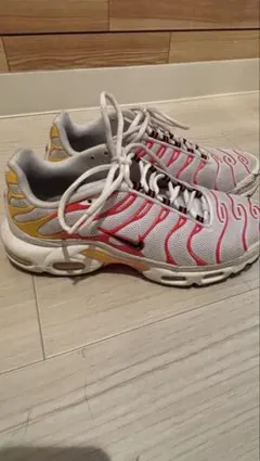 Nike Air Max Plus ホワイト/レッド/イエロー