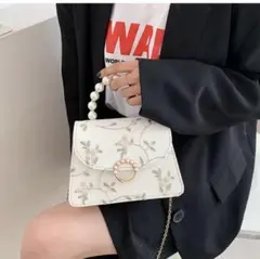 パール　ショルダーバッグ ホワイト　刺繍　パールバッグ パーティ 同窓会