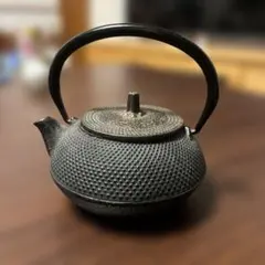黒い鋳鉄製鉄瓶 ストレーナー付き - メルカリ