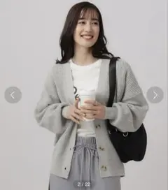 シューラルー　Ｖネック　カーディガン　新品　タグ付き