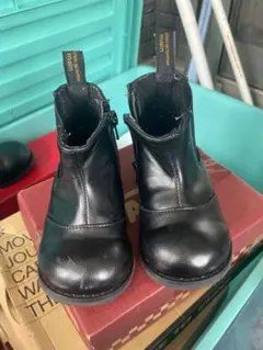 黒 ジッパー付きレザー風ブーツ