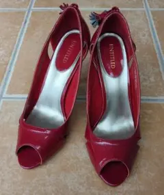【UNTITLED】エナメルパンプス22cm　赤