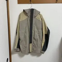 ベージュ マウンテンパーカー