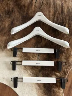 sacai ホワイトハンガー 5本セット - メルカリ
