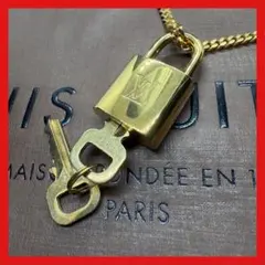 【極美品】LouisVuittonカデナ パドロック ネックレス 南京錠 鍵×2 美品】LouisVuittonカデナ パドロック ネックレス 南京錠 鍵×1 - メルカリ