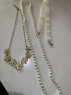 花モチーフ ゴールドネックレスとパールネックレスセット