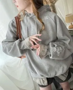 トップス パーカー レディース ランダム ロゴ 刺繍 裏起毛パーカー