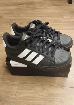 adidas スニーカー ブラック 24.5cmのサムネイル