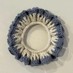 ブルー×アイボリー シュシュ ハンドメイド 毛糸 かぎ針編み 編み物