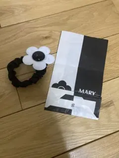 MARY QUANT マリークワント 大きめデイジーシュシュのサムネイル